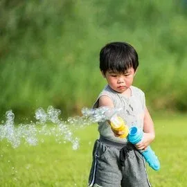 吹泡泡玩具怎麼選 ? 5種最推薦的Uncle Bubble 安可堡吹泡泡玩具