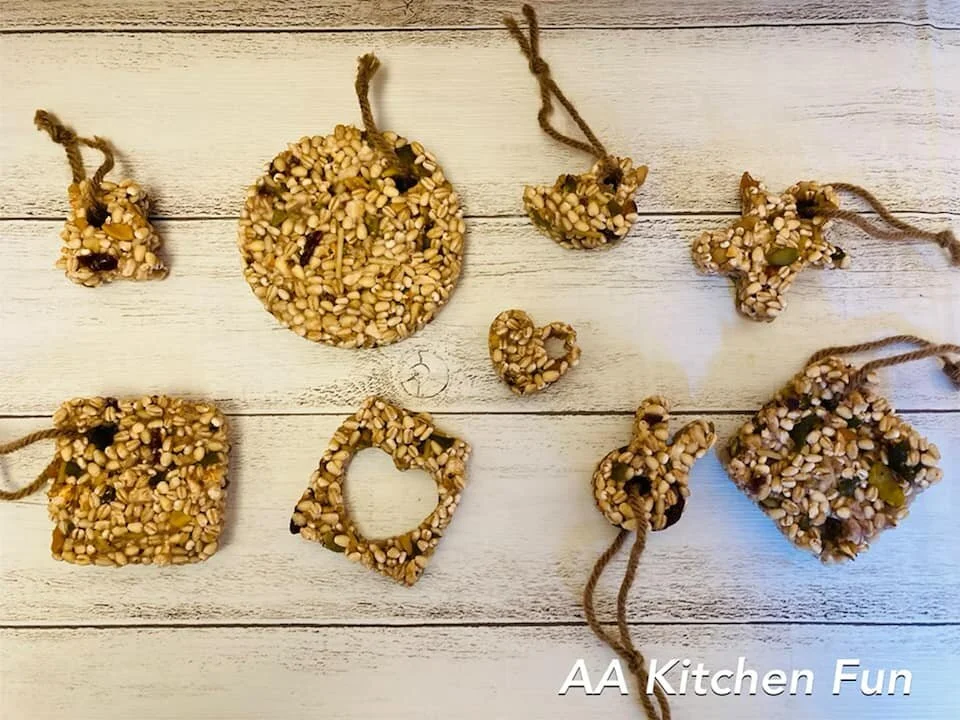教孩子關懷野生動物，AA Kitchen用麥片做出餵鳥吊飾