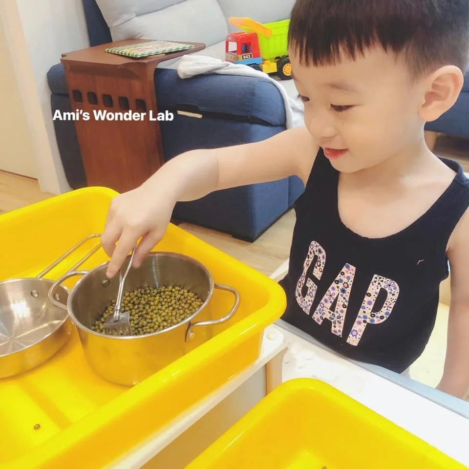 五感探索好物！Ami用綠豆給孩子玩遊戲