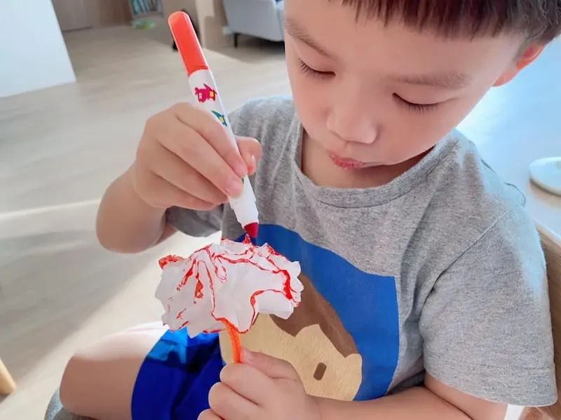 用衛生紙做康乃馨！跟著魚寶魚媽一起來做超簡單的母親節花束