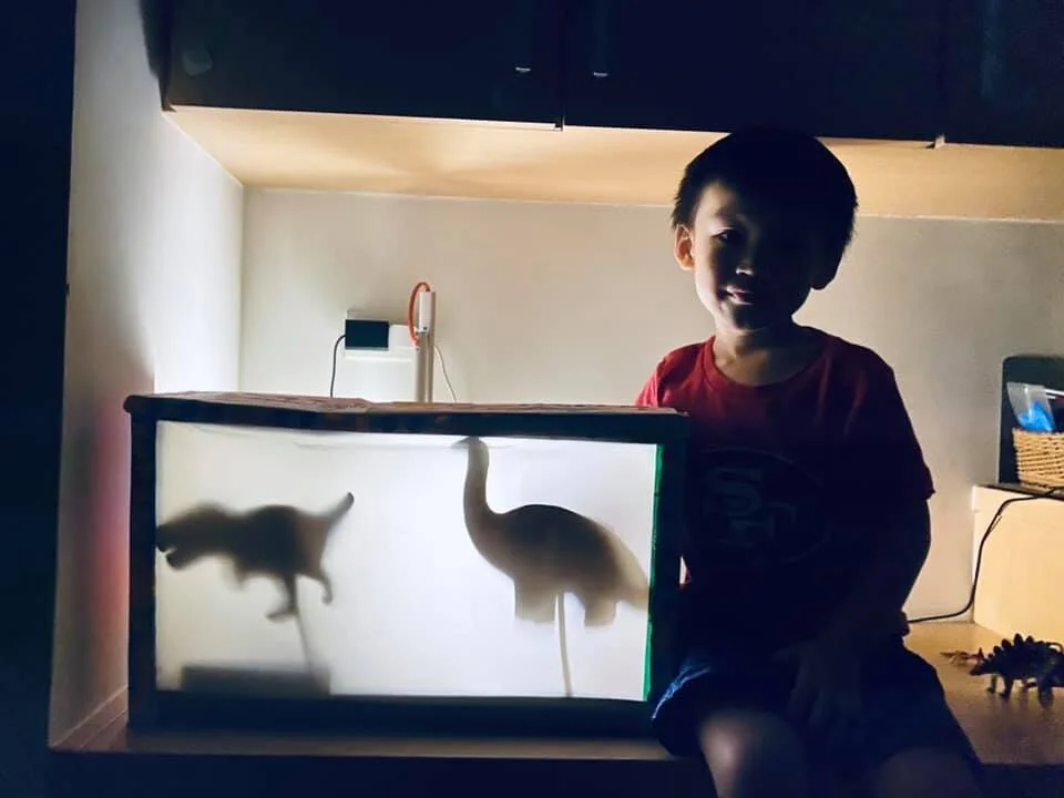 來演皮影戲！魚寶魚媽自製影子舞台玩到笑翻天 !