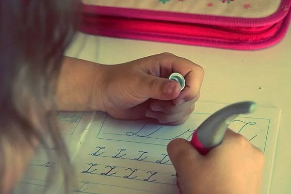 【專家文】孩子一直把字寫反，怎麼辦？