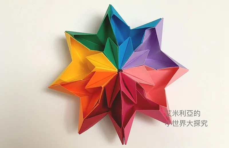 無限翻轉的摺紙要怎麼做？跟著艾米利亞用8個愛心做出舒壓紙玩具！