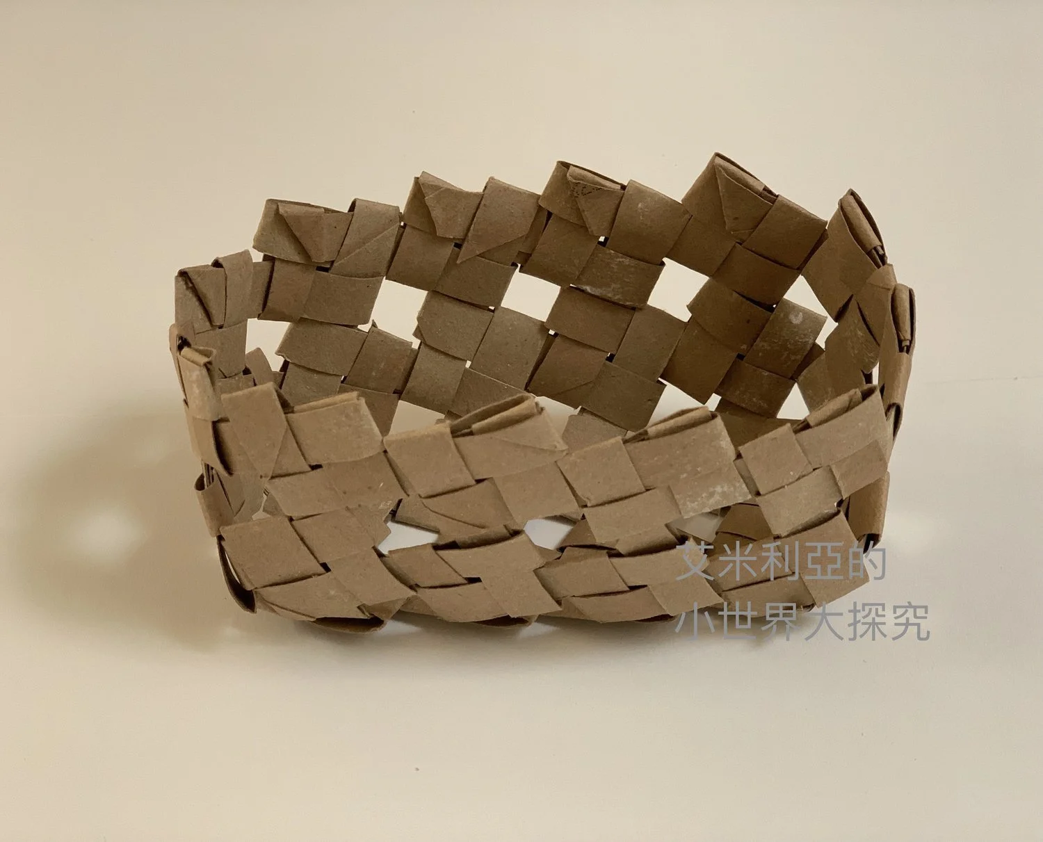 紙編織籃子怎麼做？艾米利亞教你用廁所、廚房紙捲做環保提籃！