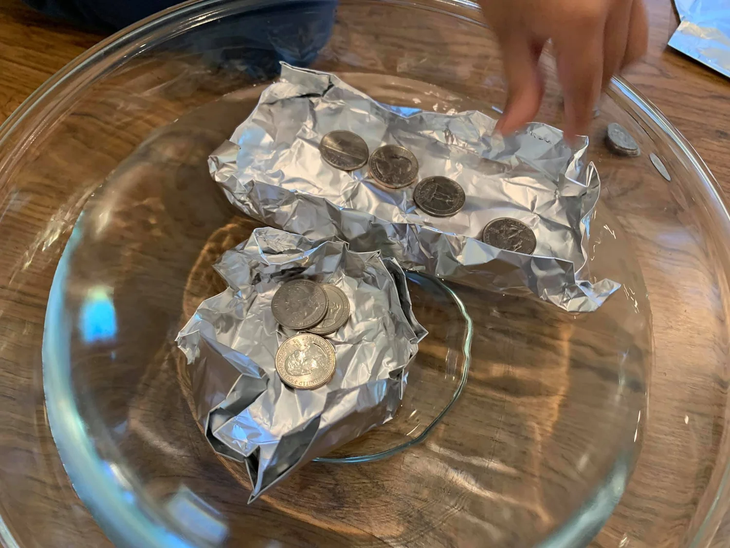 浮力是什麼 ? 小兄弟手把手帶你玩浮力船的STEM科學遊戲 !