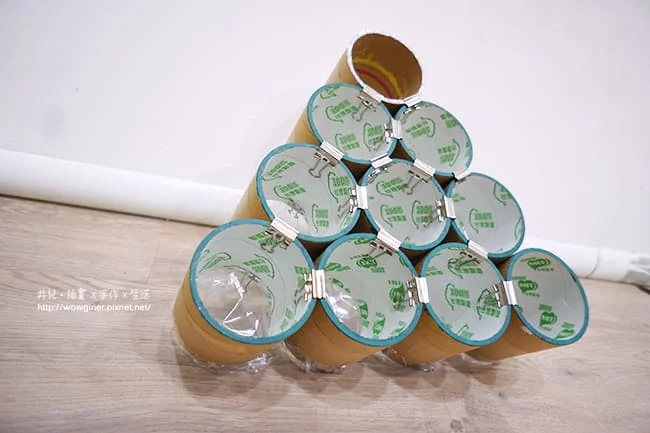 【DIY】聖誕節沒處去？井兒教你在家裡玩金勾杯洞洞丟丟樂！
