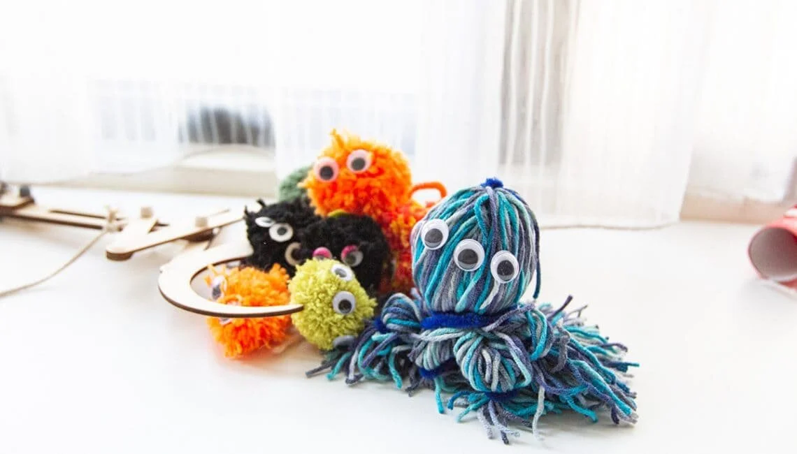 【STEAM】看我夾爆你們這些小毛怪 ! Kids+Icon 帶你玩 Tinkerer 教育遊戲盒 !