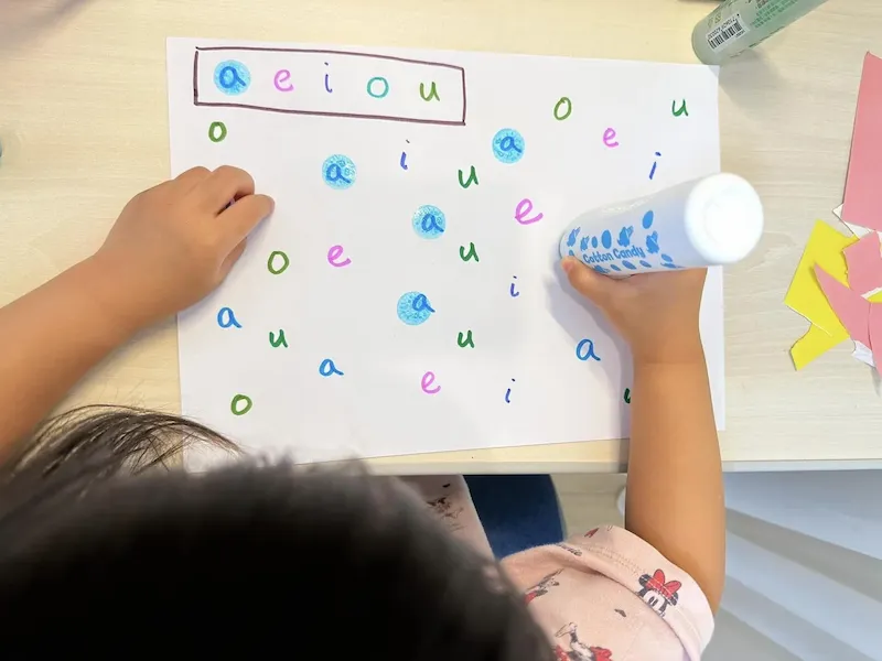 一秒愛上的字母遊戲！魚媽教你做蓋印點讀學習單