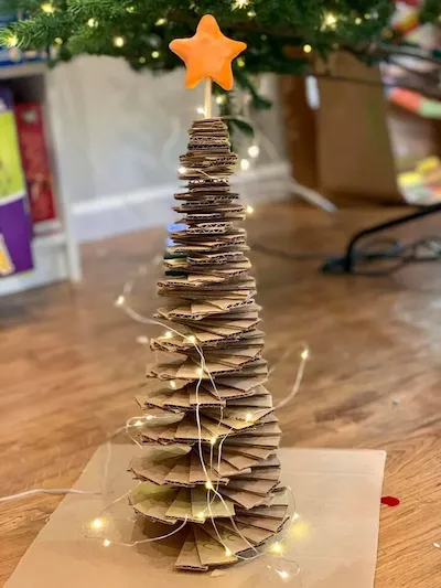 沒想到可以這樣玩聖誕樹 ! 小兄弟的玩樂實驗室教你做紙板旋轉聖誕樹 !
