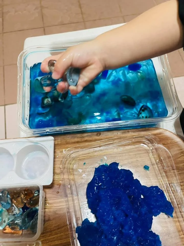 感覺怎麼有點像「摸蛤仔」～～
