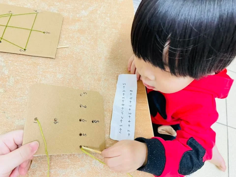 小朋友的聖誕節活動！跟著Nyle玩聖誕樹刺繡、邏輯遊戲