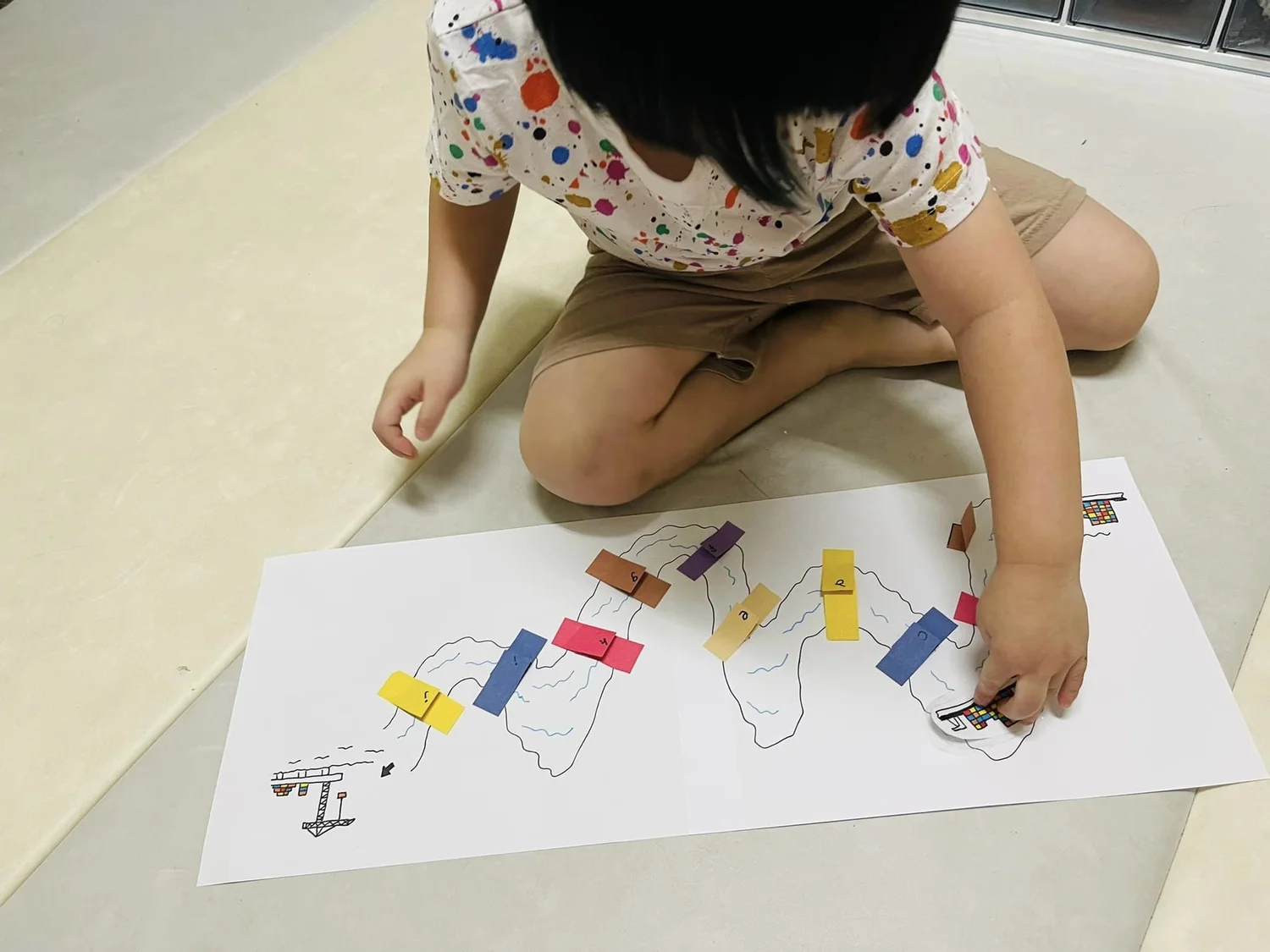 ABC字母遊戲！跟著Nyle用交通工具玩英文密碼闖關遊戲