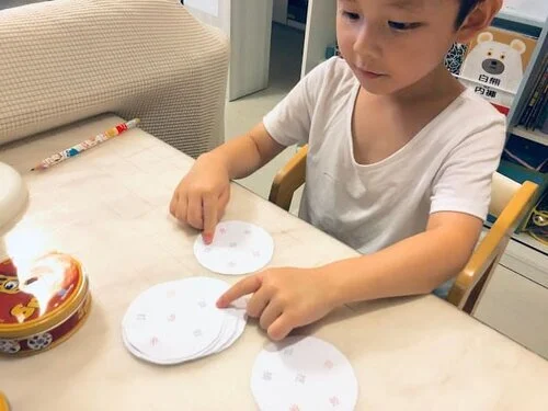 【教學工具分享】自己來做桌遊 ! 奧斯卡媽媽教你自製Spot It 桌遊 ( 附教學說明)