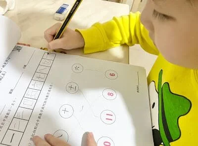 b/d/p/q傻傻分不清楚?Oscarbb媽媽教妳小秘訣輕鬆學習鏡像字!