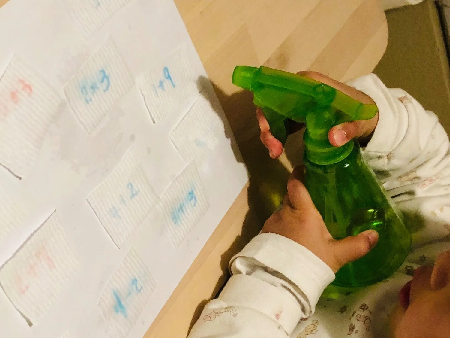噴一噴數字就跑出來了！E哥帶你用超好玩方式學加減