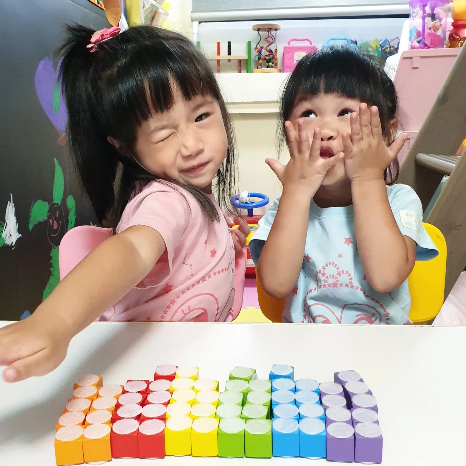 toybrains.com_twinsqgirl_velcroblocks02_01.jpg