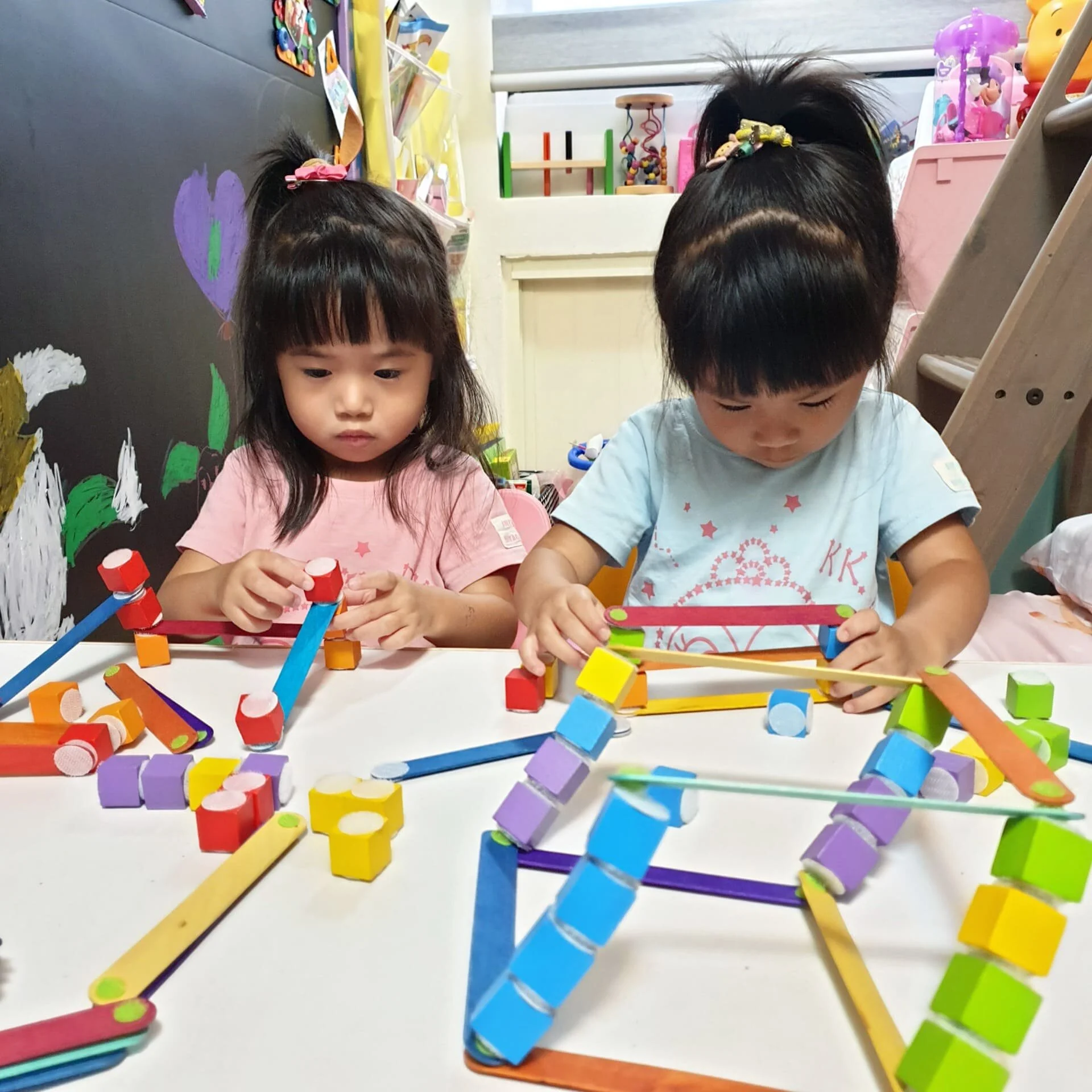 toybrains.com_twinsqgirl_velcroblocks07_01.jpg